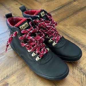Keds Scout Boot III Size 6 Black with red laces Excellent condition